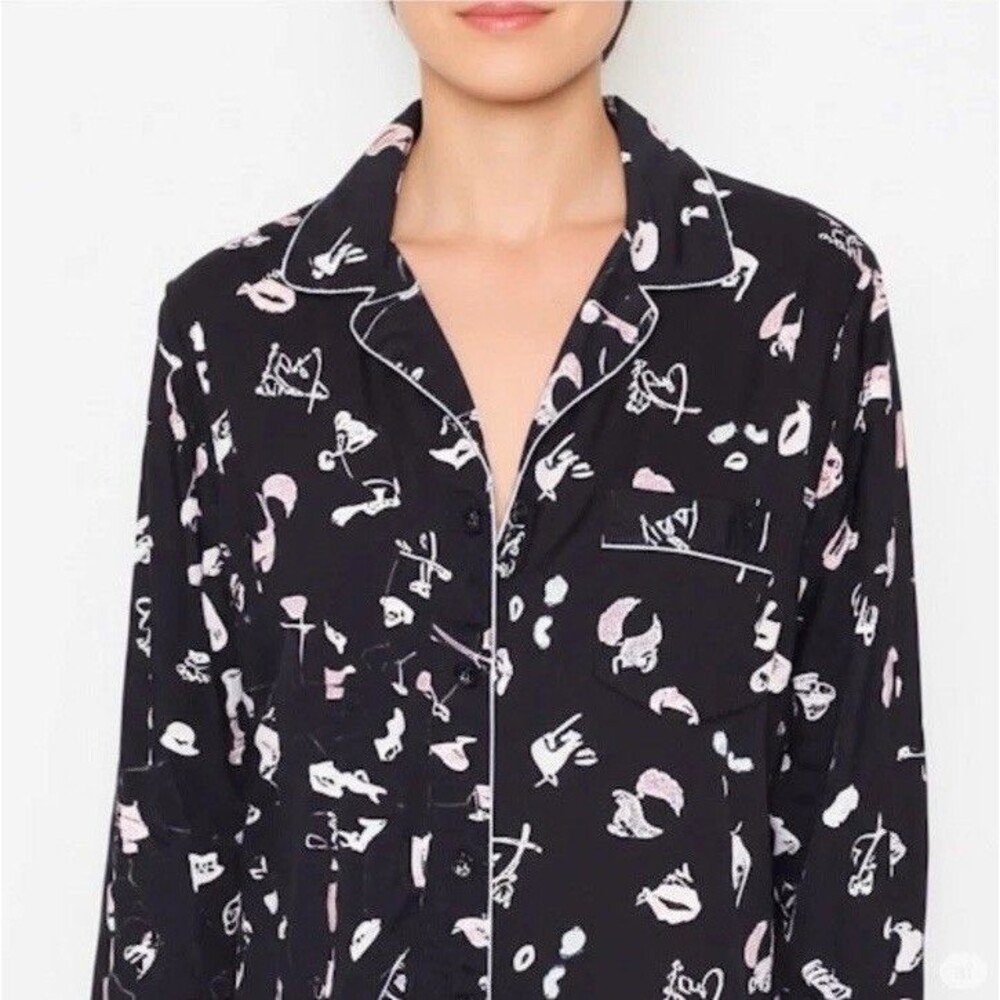 AOL) Victoria Secret Logo Pj Top XS‎  Button Pajama Size XS Black Cotton Nice